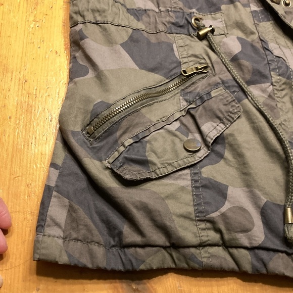 YMI Camouflage Vest - Picture 5 of 10